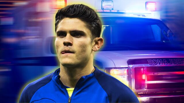 Israel Reyes resultó lesionado tras el choque ante Chivas.