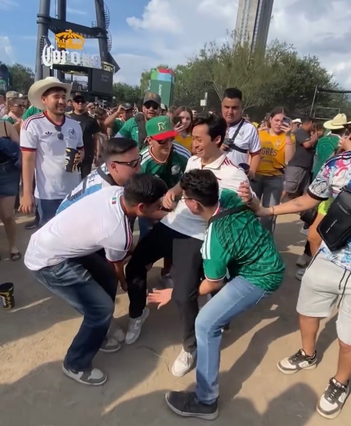 En Monterrey confunden a mexicano con un japonés.