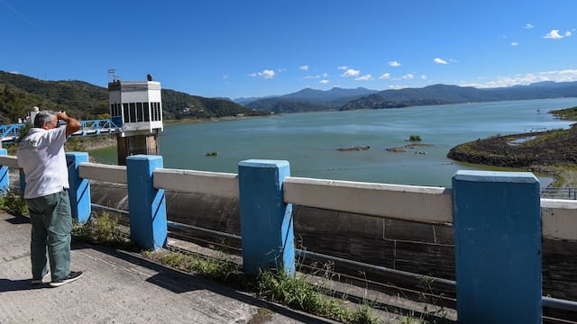 Aspectos de la Presa Miguel Alemán en Valle de Bravo