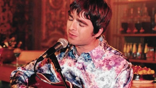 El increíble precio por el que fue subastada una guitarra de Noel Gallagher, de Oasis