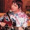El increíble precio por el que fue subastada una guitarra de Noel Gallagher, de Oasis