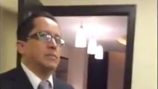 Supuesto operador del PAN recibe fajos de billetes