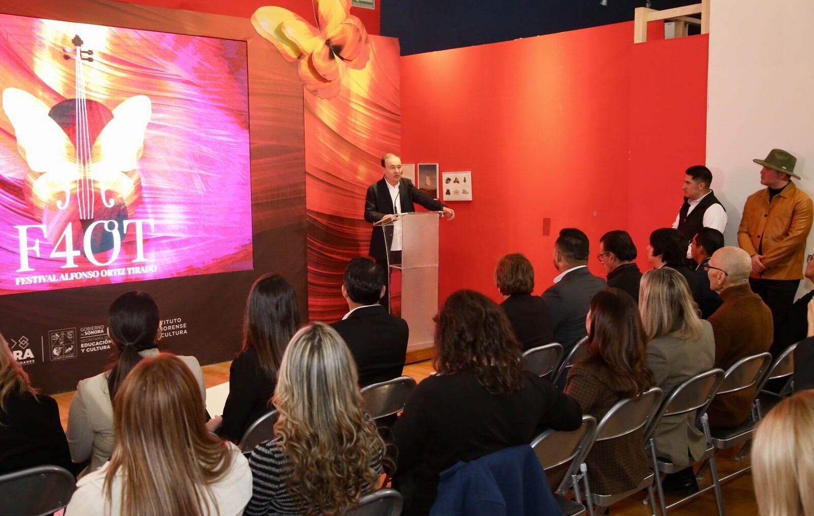 Alfonso Durazo deslumbra con 750 artistas de lujo en 40 aniversario de FAOT