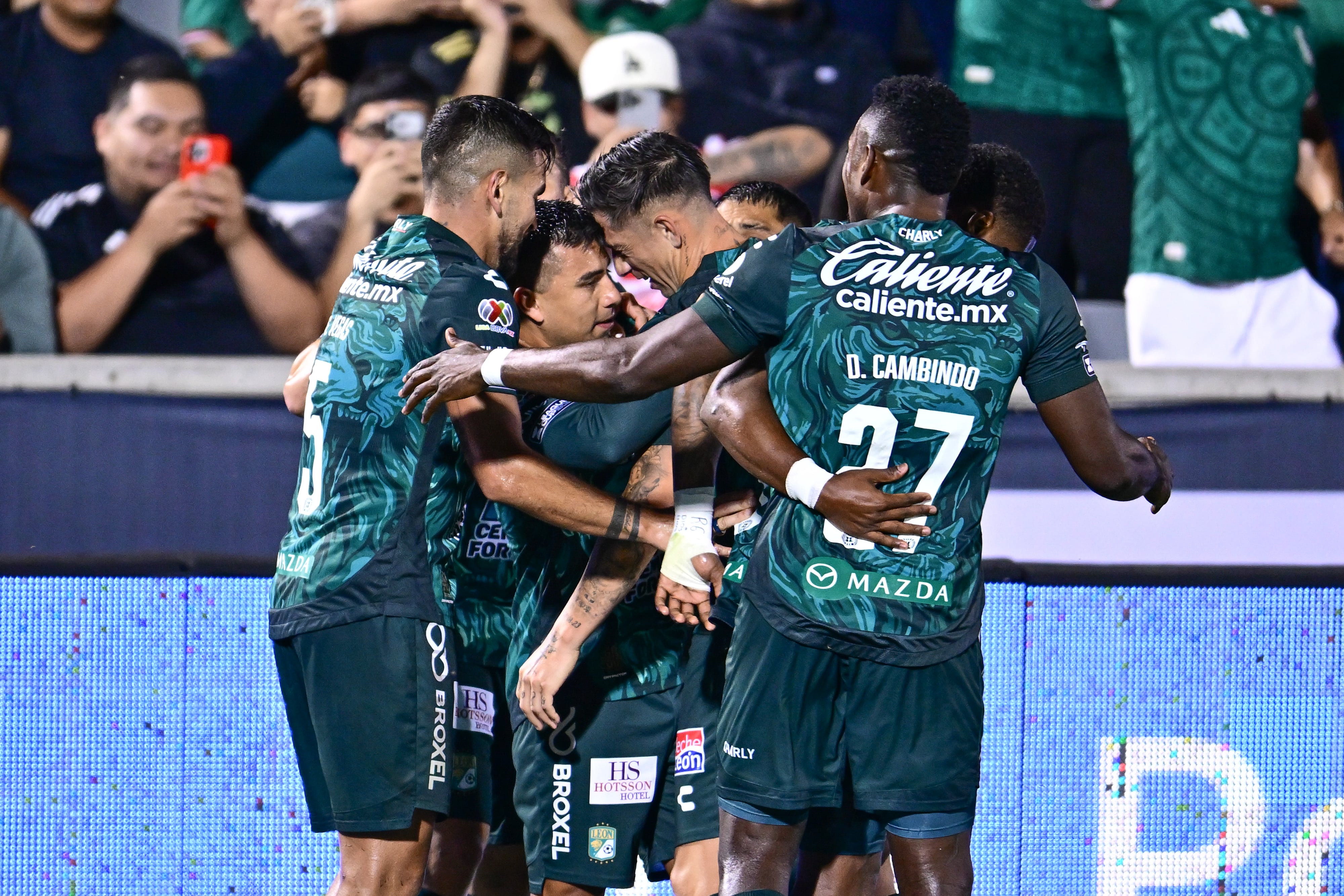 León golea al Real Salt Lake y avanza a las semifinales de la Leagues Cup.