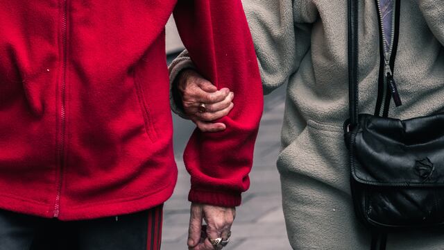 ¿Personas de la tercera edad deberán renovar su credencial INAPAM?