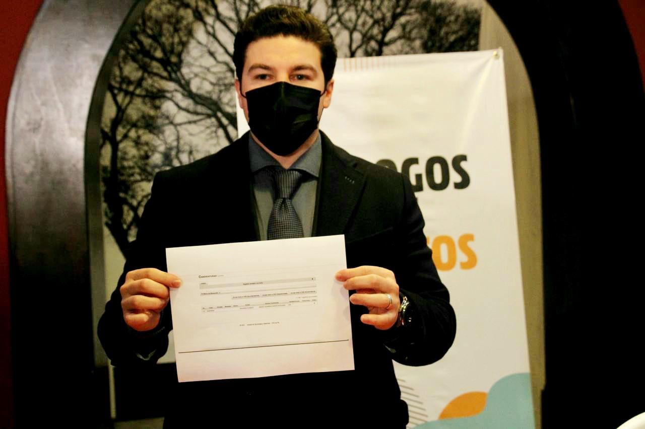 Samuel García se registra