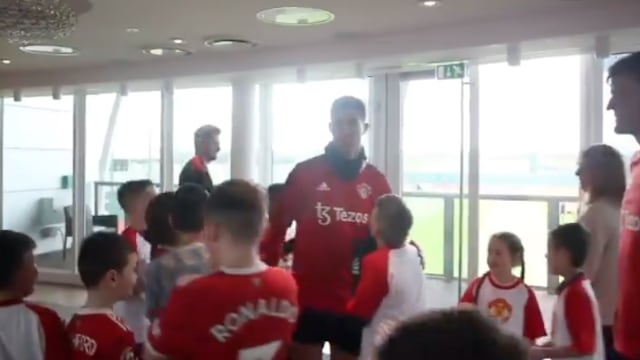 Cristiano Ronaldo convive con niños