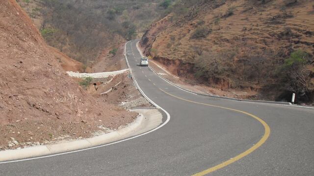Carretera en el municipio de Ahuacuotzingo, Guerrero.