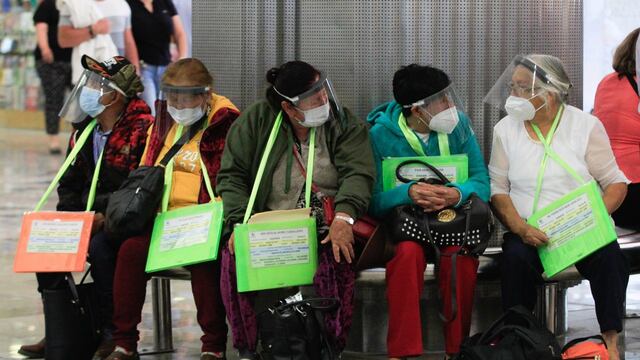 Uso de cubrbeocas en aeropuertos de México