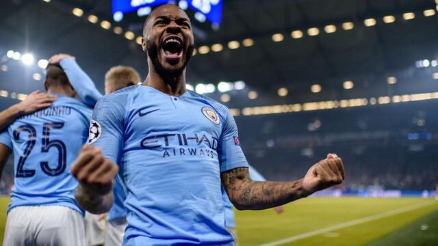 Sterling celebrando el triunfo del City
