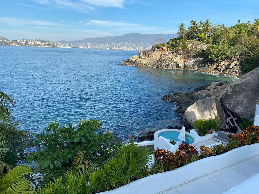 La Casa de la Ensenada, hotel de Roberto Palazuelos en Acapulco.
