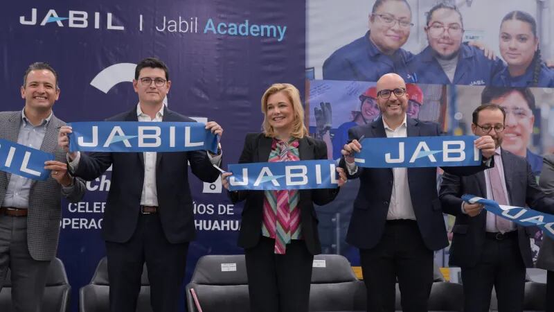 Maru Campos asiste como invitada especial a la celebración del 25 aniversario de Jabil en Chihuahua