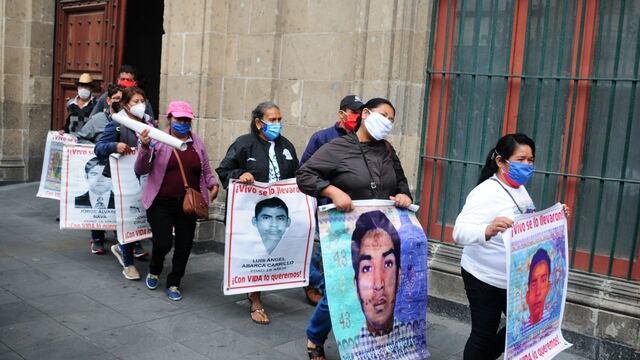 Familias al salir de Palacio Nacional