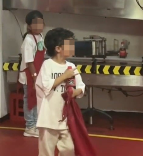 Kidzania estresa a un pobre niño