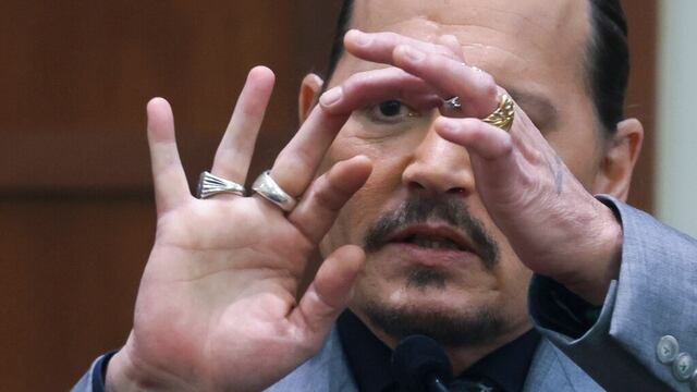 Johnny Depp describe cómo Amber Heard le cortó el dedo