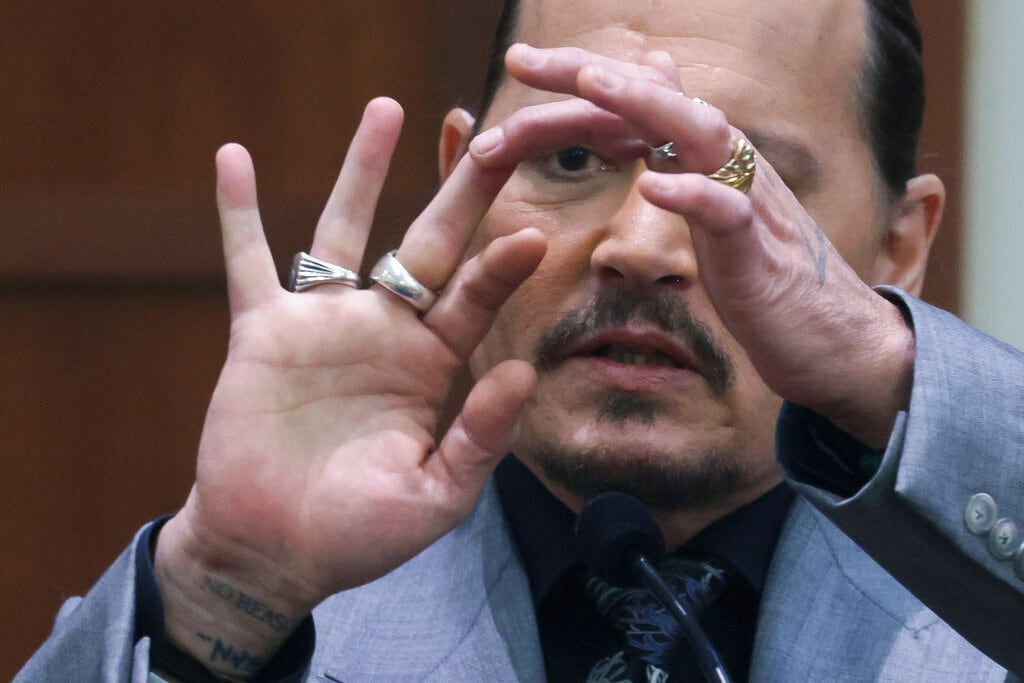 Johnny Depp describe cómo Amber Heard le cortó el dedo