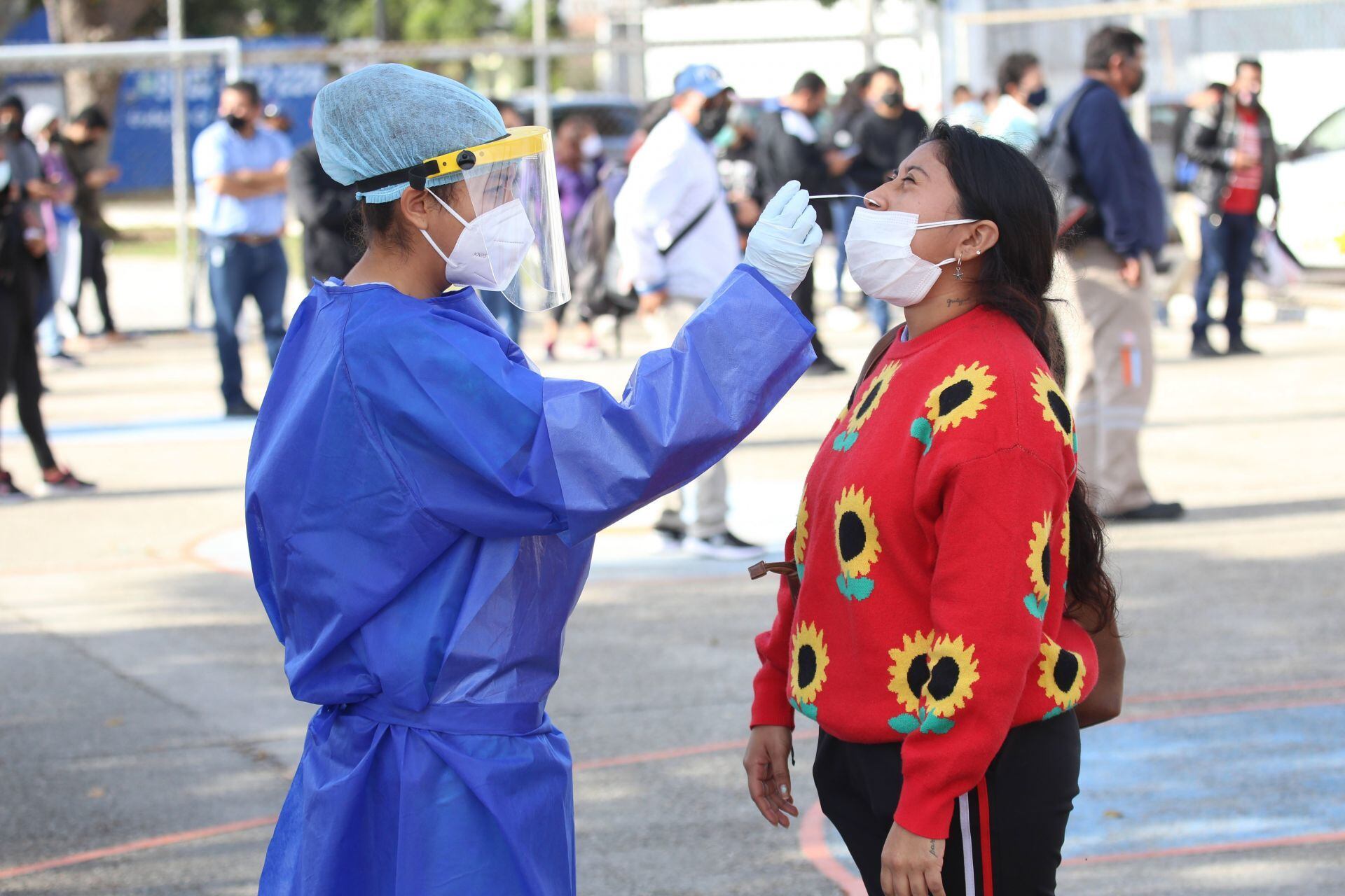 Incrementan casos de coronavirus en el mundo; nueva cepa en monitoreo