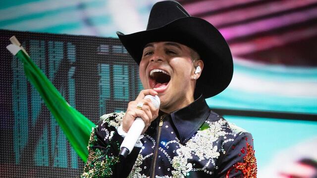 Eduin Caz de Grupo Firme