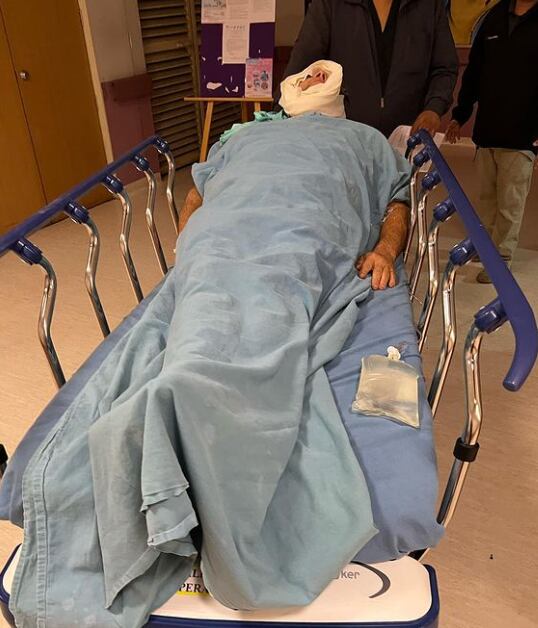 Alfredo Adame saliendo de operación