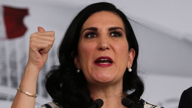 Kenia López Rabadán