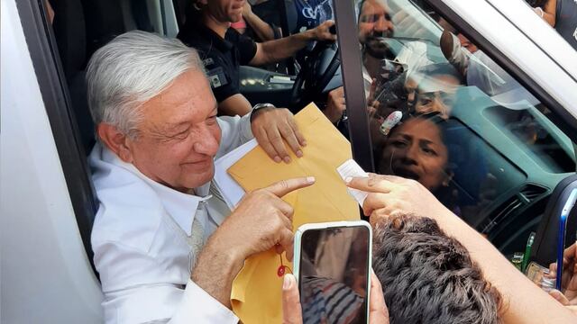 Entre gritos y ovaciones, AMLO llegó a Teapa, Tabasco