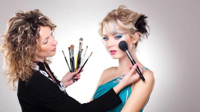 15 frases para felicitar a tus amigos maquilladores en el Día del Maquillista