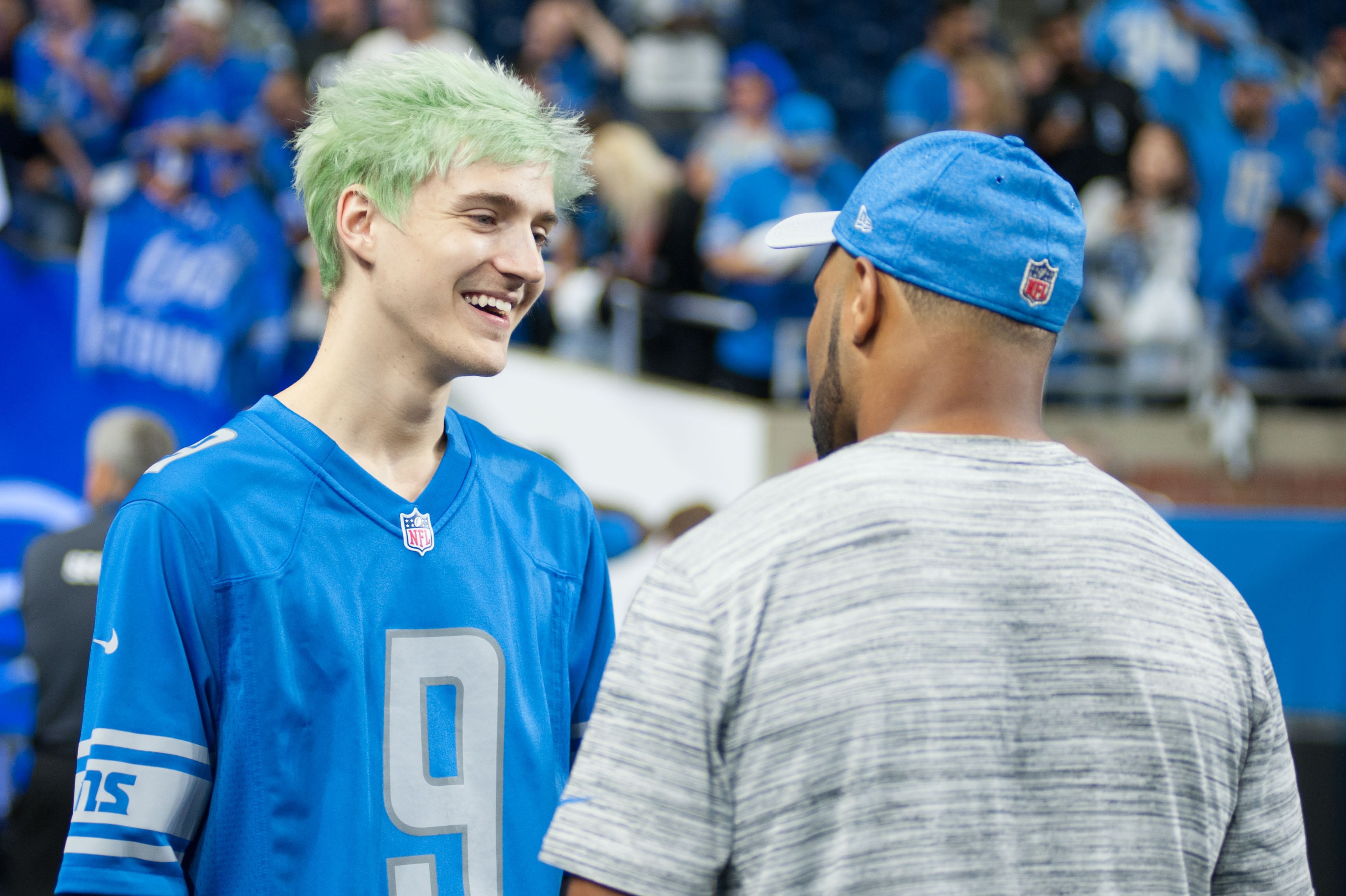 Ninja en un partido de los Leones de Detroit