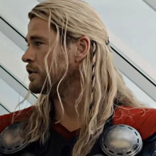 Thor con el mechón de Loki en 'Avengers: Era de Ultrón'