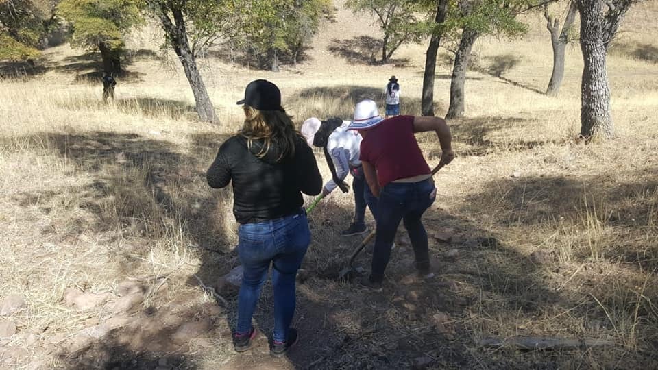 Encuentra 6 fosas clandestinas
