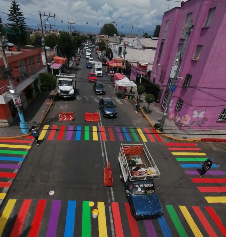 Iztapalapa pinta sus calles de bandera LGBT