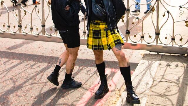 El taxista encontró en la falda una opción de vestir fresca para trabajar