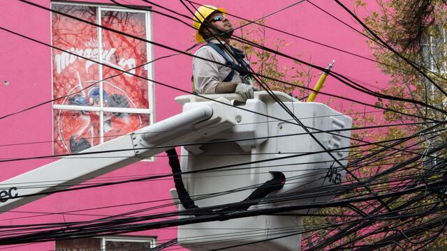 Trabajador de la CFE