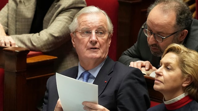 Michel Barnier tendrá que presentar su dimisión al presidente de Francia.
