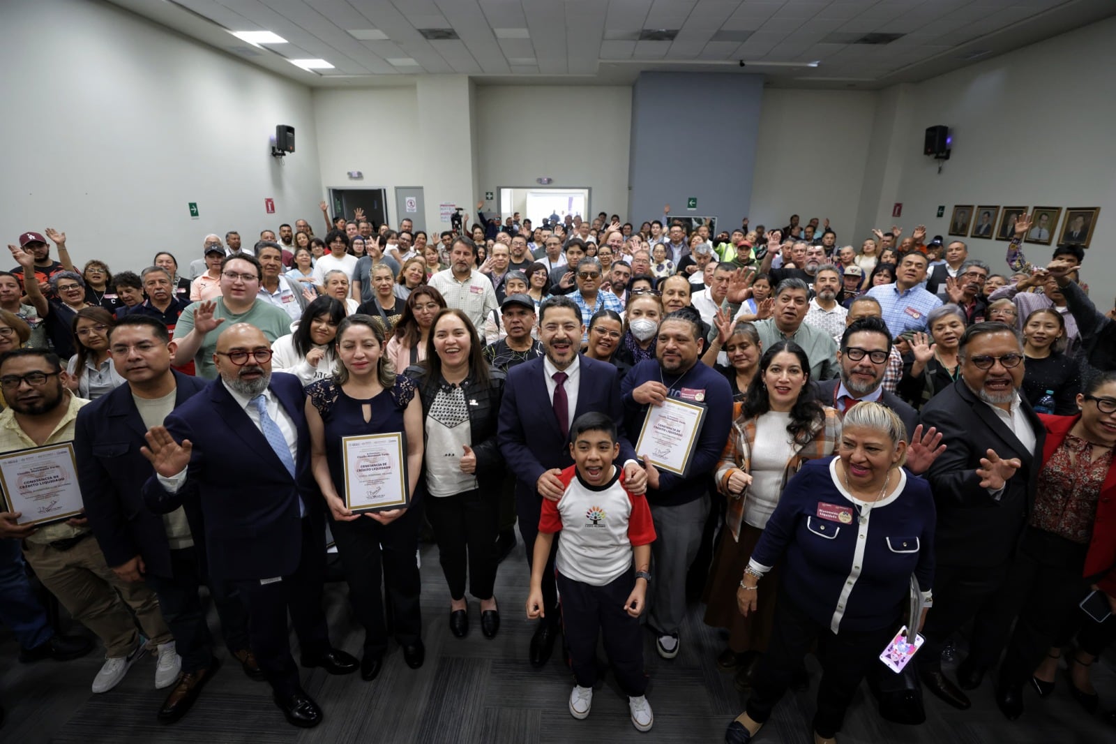 Jubilados y pensionados recibieron certeza jurídica de su vivienda