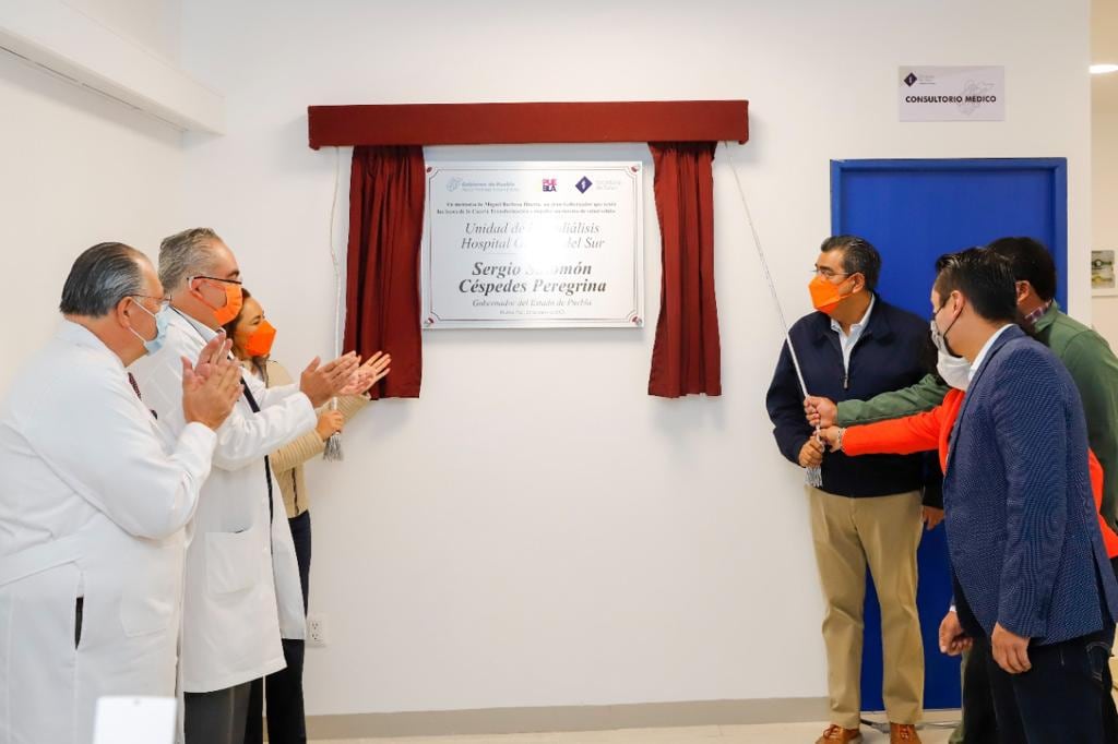 Sergio Salomón inaugura Unidad de Hemodiálisis, proyecto de Miguel Barbosa