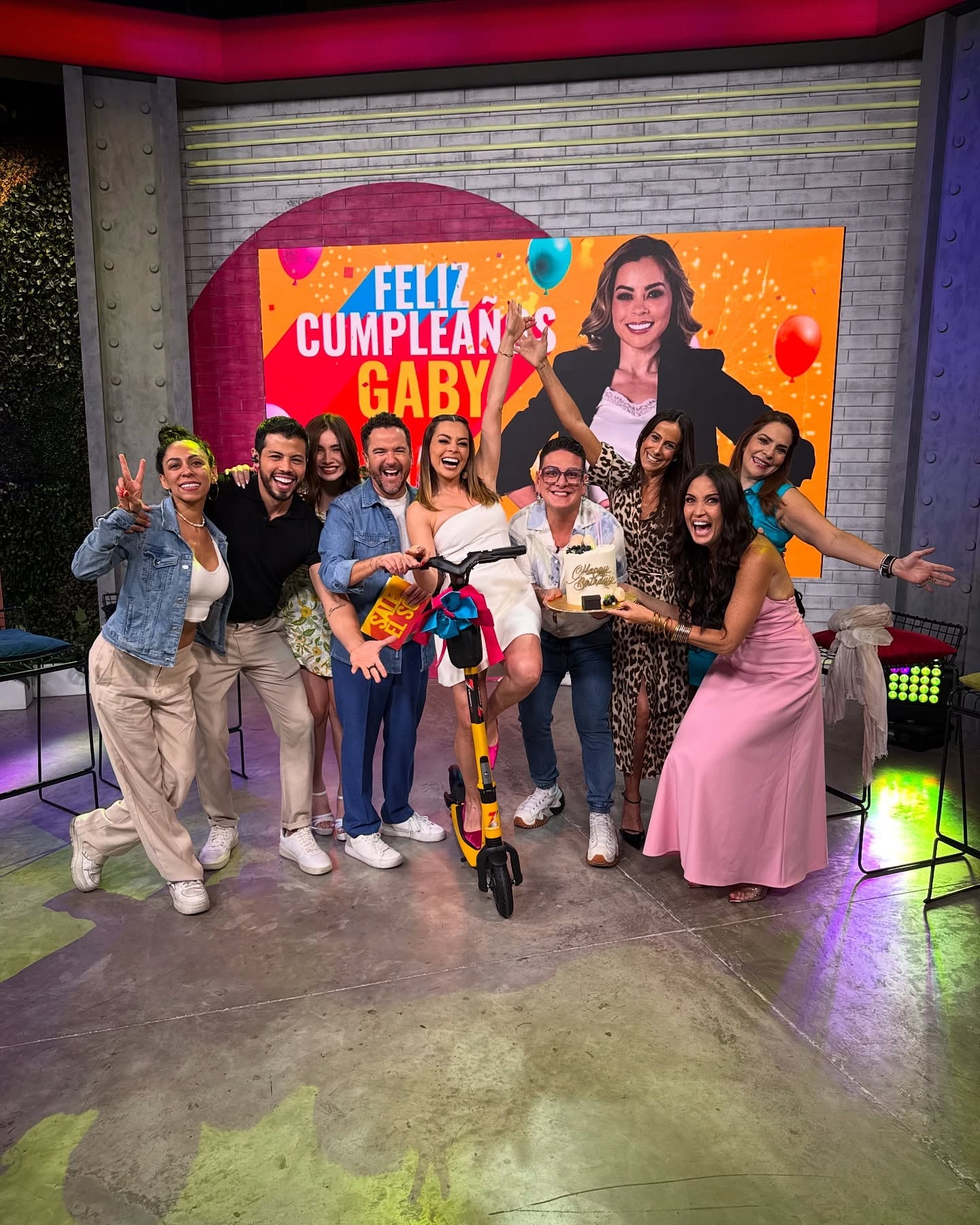 Sale el Sol celebra el cumpleaños de Gaby Ramírez.