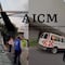 Puente peatonal colapsa en Terminal 1 del AICM; una conductora afectada