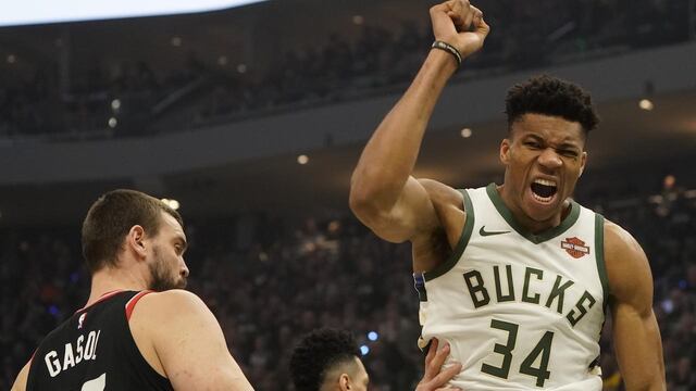 Giannis Antetokounmpo tuvo una gran actuación en el Juego 2