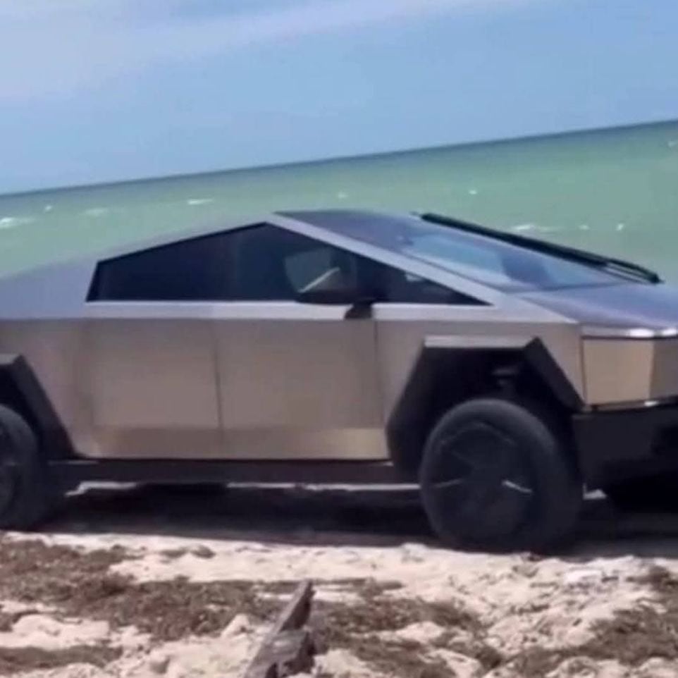 Cybetruck de Tesla en Playa san Benito, Yucatán