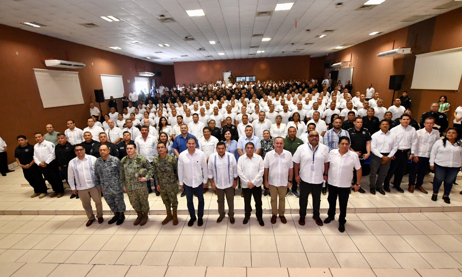 Javier May inaugura curso con enfoque de seguridad humanista para cadetes