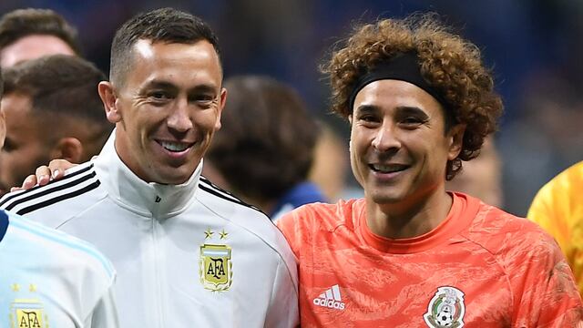 Ochoa y Marche en un partido amistoso entre México y Argentina