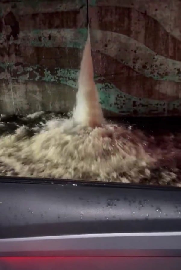 Viaducto Río Piedad, CDMX, inundado por la lluvia del 2 de junio