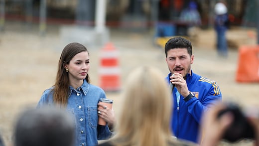 Samuel García y Mariana Rodríguez supervisan el Distrito Infantil en NL
