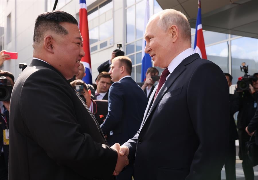 Vladimir Putin y Kim Jong Un se reúnen