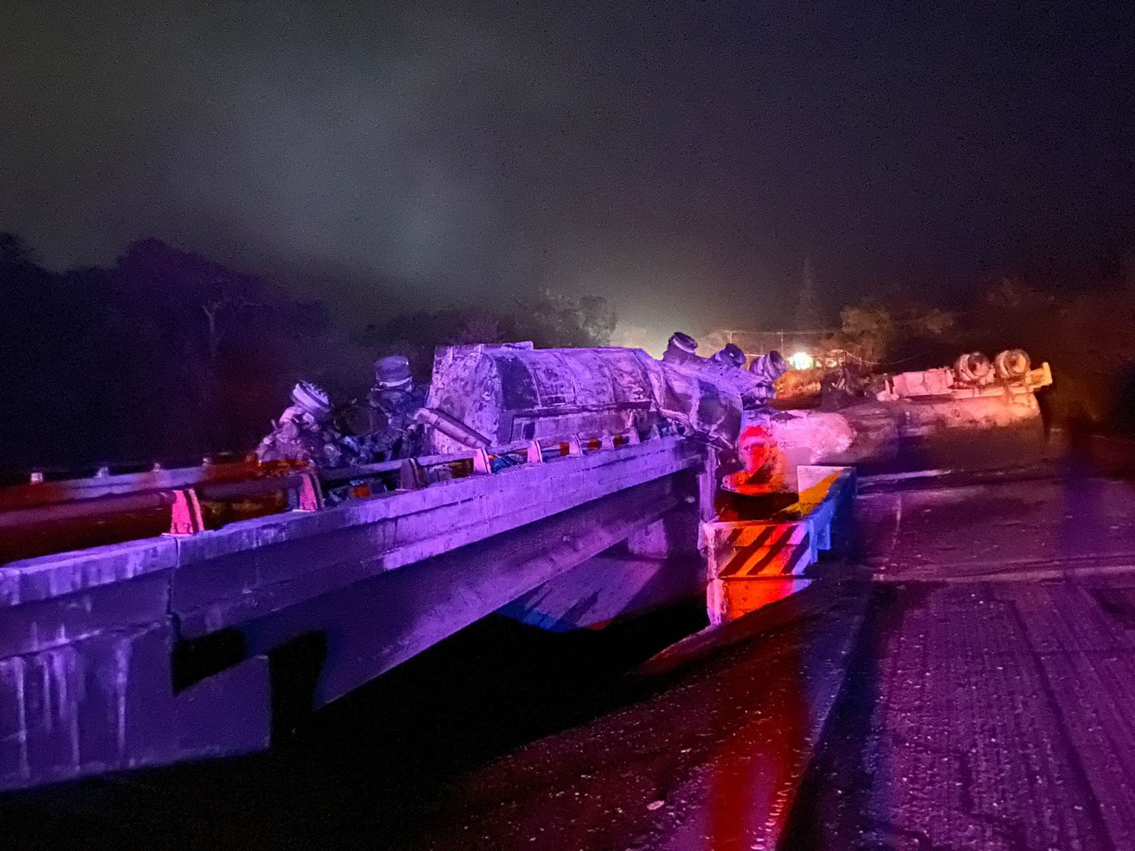 ¿Qué pasó en la carretera Tuxpan-Tampico? Explotan 2 pipas tras chocar y hay dos muertos