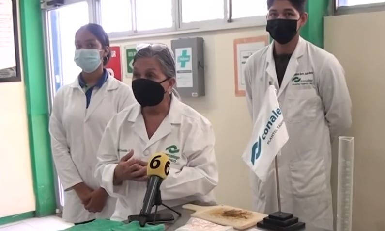 Bertha Alicia Noriega Domínguez, maestra del Conalep y sus alumnos