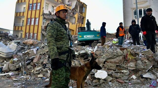 Rescatistas mexicanos de la Sedena en Turquía