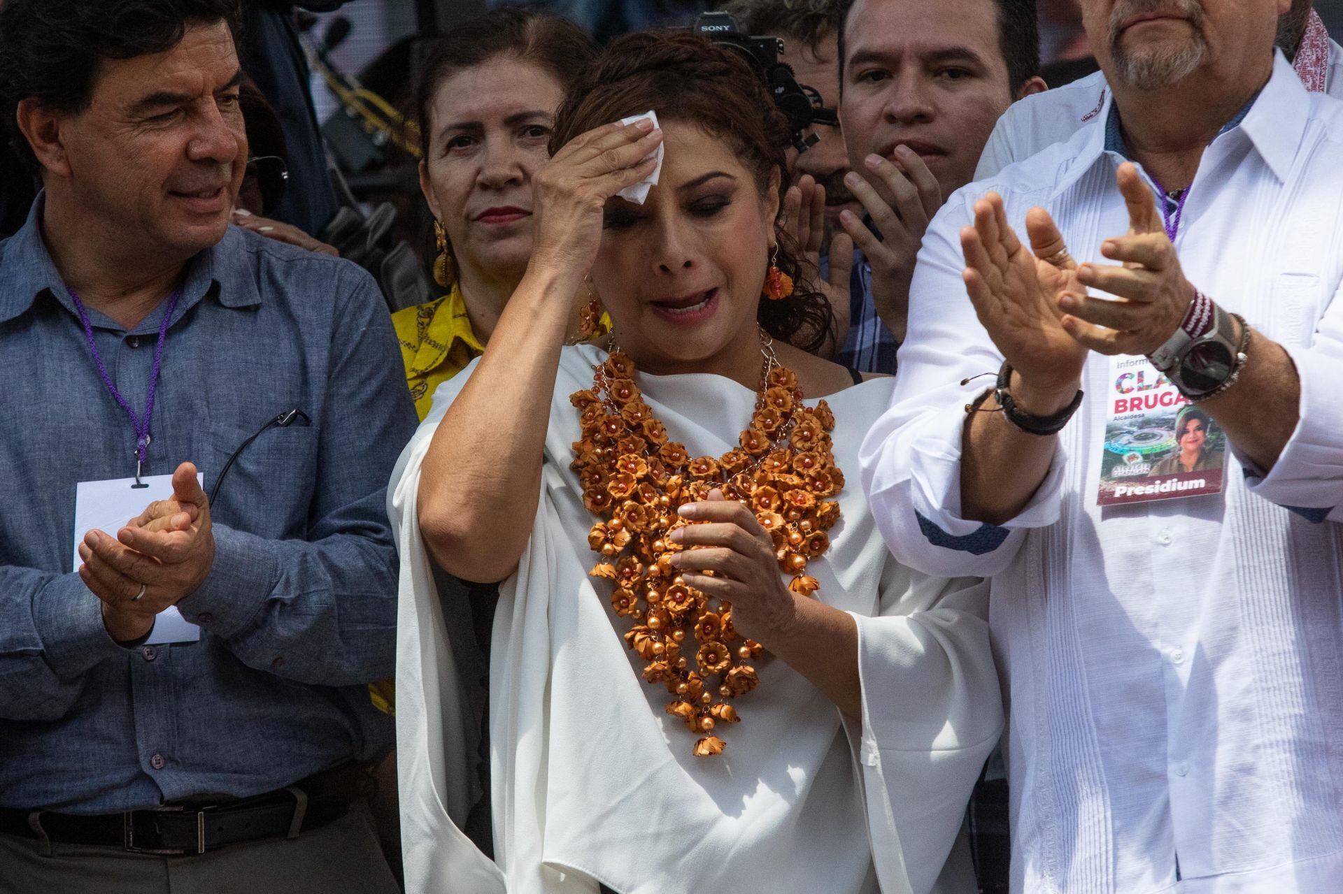 Clara Brugada no se baja de la contienda por la CDMX