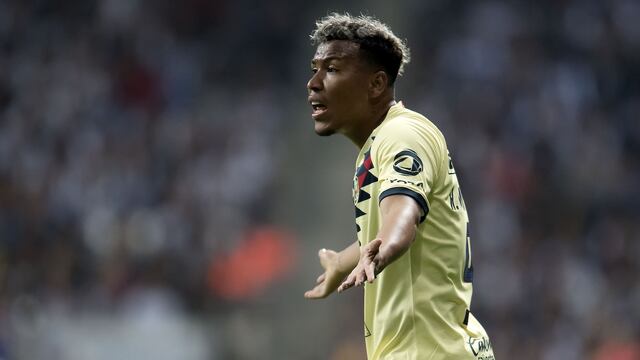 Martínez durante un partido del América