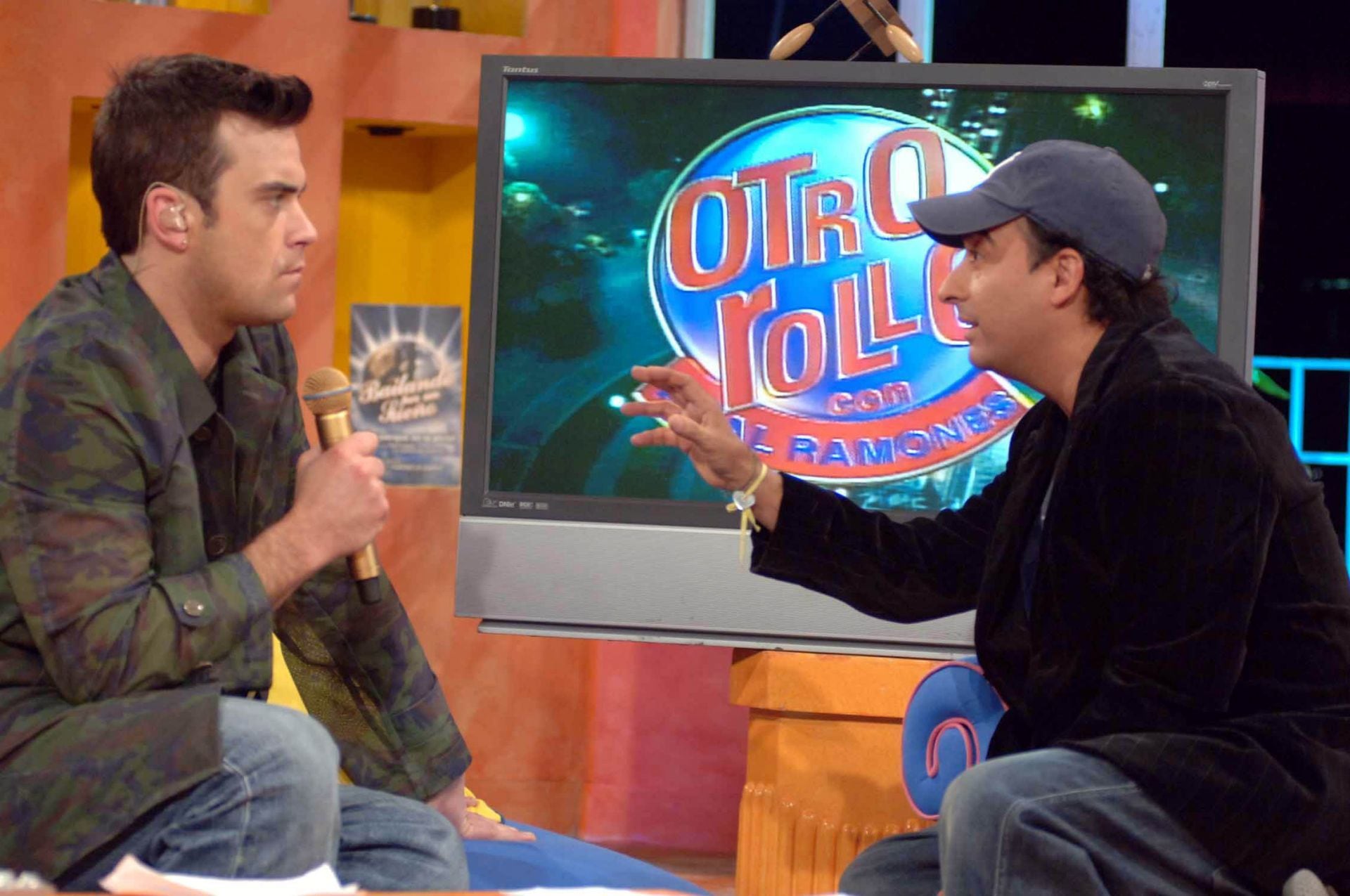 Robbie Williams en "Otro Rollo" con Adal Ramones